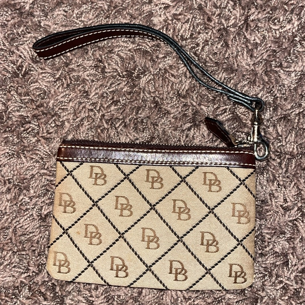 dooney and bourke wristlet - Picture 2 of 3